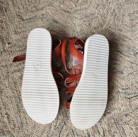 Girls sandles - Picture 2 of 2